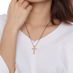 Collier pendentif croix simple et tendance, personnalisable en acier inoxydable, pour homme - Product Image 3