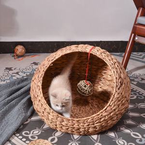 Llamativa cama para mascotas tejida a mano de jacinto de agua natural: lugar de descanso de verano fresco con malla transpirable para mascotas para gatos y perros - Product Image 4