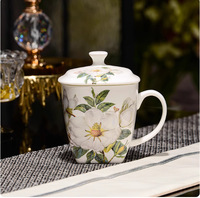 Set Peralatan Makan Bone China, Mug Berpenutup Motif Bunga Putih, Ramah Lingkungan, Kapasitas Besar, Aman untuk Microwave, Cangkir Kopi/Teh Keramik dengan Tutup dan Alas