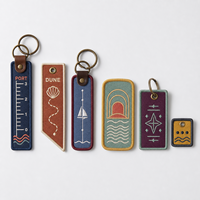 Porte-clés en tissu brodé long et coloré, personnalisable avec nom, œillet métallique et anneau fendu pour bagages, sacs de voyage et souvenirs