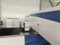 Machine de poinçonnage à tourelle CNC Fanuc du Japon pour panneaux galvanisés et persiennes d'armoires