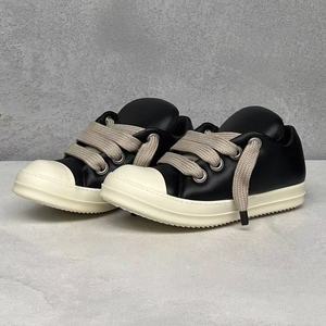 Zapatos para caminar antideslizantes de cuero negro - zapatos de diseñador de marca original - zapatos retro y modernos para exteriores - Product Image 1