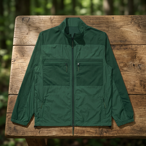 Veste décontractée zippée pour homme en toile verte imperméable et coupe-vent, col montant, pour activités sportives en extérieur, collection automne, avec logo frontal - Product Image 1