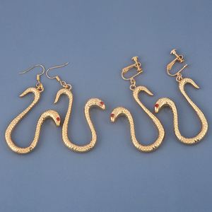 2 Diseños de Pendientes de Clip con Forma de Serpiente Dorada de Alta Calidad de Anime One Piece, Boa Hancock, la Emperatriz Pirata - Product Image 2