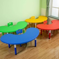 Table demi-lune en plastique Luckygoods pour enfants, table d'activités en forme de croissant pour la maternelle, la garderie et les meubles de crèche