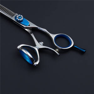 Tijeras de Peluquería Inoue Kazuko de 5.5 Pulgadas con Mango Ergonómico, Tijeras Profesionales para Peluquería para Diestros, Acero Inoxidable Sus440c - Product Image 4