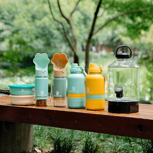 Garrafa de Viagem Portátil para Cães de Aço Inoxidável Leve e à Prova de Vazamento com Tigela Dispensadora para Filhotes de Grau Alimentício - Product Image 3