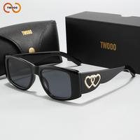 TWOOO T1902 Nouvelle Arrivée Lunettes de Soleil Rétro à Branches Larges et Design Cœur Surdimensionné, Tendance Mode, Lunettes de Commuter, Vente en Gros Usine