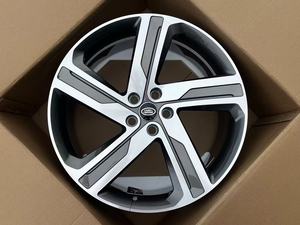 Moyeux de roue de voiture en différentes couleurs, y compris gris, blanc et noir, adaptés aux moyeux de roue de véhicules de luxe - Product Image 2