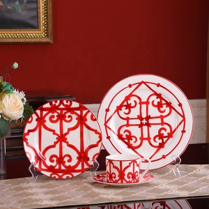 Ensemble de 4 assiettes en céramique de luxe nordique rouge pour restaurant, avec coffret cadeau – Nouveauté promotionnelle - Product Image 5