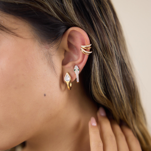 J&D Jewelry - Pendientes de Aro en Forma de U con Cabeza de Serpiente Chapados en Oro de 18K, con Circonita Blanca en Forma de Lágrima, Joyería de Acero Inoxidable Resistente al Agua - Product Image 3