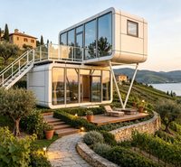 Cabane Duplex Apple de 20 pieds avec escalier intérieur pour vacances en famille dans le paysage italien – Unité d'hébergement empilable