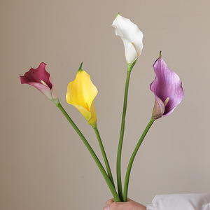 Lys Calla Artificiels Réalistes au Toucher Naturel de 68 cm – Vente en Gros de Fleurs en PU pour Mariages, Événements et Décoration Hôtelière - Product Image 1