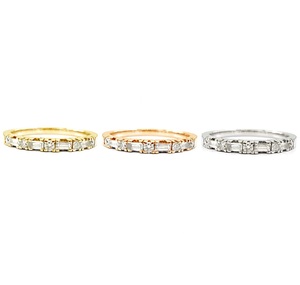 Anillo Clásico de Diamantes de Corte Brillante Redondo en Oro Blanco de 18K de Alta Calidad para Compromiso o Bodas - Product Image 4