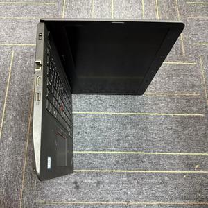 Portátil Empresarial ThinkPad E470 Usado con Intel I5, 16GB, SSD de 256GB, Pantalla Táctil de 14 Pulgadas y Teclado en Inglés - Product Image 4
