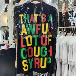 <span class=keywords><strong>T</strong></span>-<span class=keywords><strong>shirt</strong></span> <span class=keywords><strong>de</strong></span> luxe <span class=keywords><strong>de</strong></span> <span class=keywords><strong>marque</strong></span> <span class=keywords><strong>de</strong></span> créateur Street Wear personnalisé en gros, motif 'THAT'S a AWFUL <span class=keywords><strong>LOT</strong></span> of COUGH SYRUP', pour hommes - Product Image 6