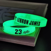 Bracelet en silicone personnalisé avec logo imprimé, texte personnalisé, patins à roulettes lumineux, cadeaux créatifs pour couples, publicité