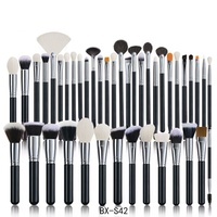 Ensemble de pinceaux de maquillage professionnel de luxe avec logo personnalisé, 42 pièces, manche en bois naturel, pour le visage, les yeux, le fond de teint, la poudre, outils cosmétiques