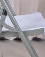 Chaise pliante empilable en plastique HDPE avec structure en acier, idéale pour banquets, mariages, événements extérieurs, camping, jardin et autres lieux.