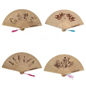 Suministro de abanico de sándalo plegable chino de 8 pulgadas con borla, recuerdos de boda y regalos de cumpleaños, Abanicos De Mano - Product Image 1