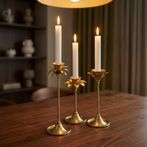 Ensemble de luxe de 3 bougeoirs décoratifs en métal à motif floral pour la décoration de la maison et les centres de table de mariage - Product Image 3