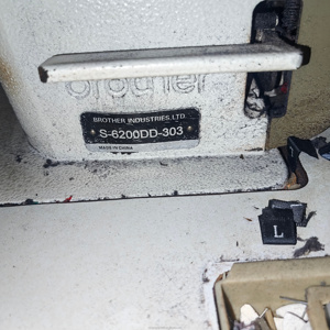 מכונת תפירה תעשייתית Brother 6200D, מחט אחת, מהירות גבוהה 4000 תפרים לדקה, משטח שטוח, 10 מ\\\"מ 4-6 מ\\\"מ, משומשת, שנה אחריות מתכת. - Product Image 6