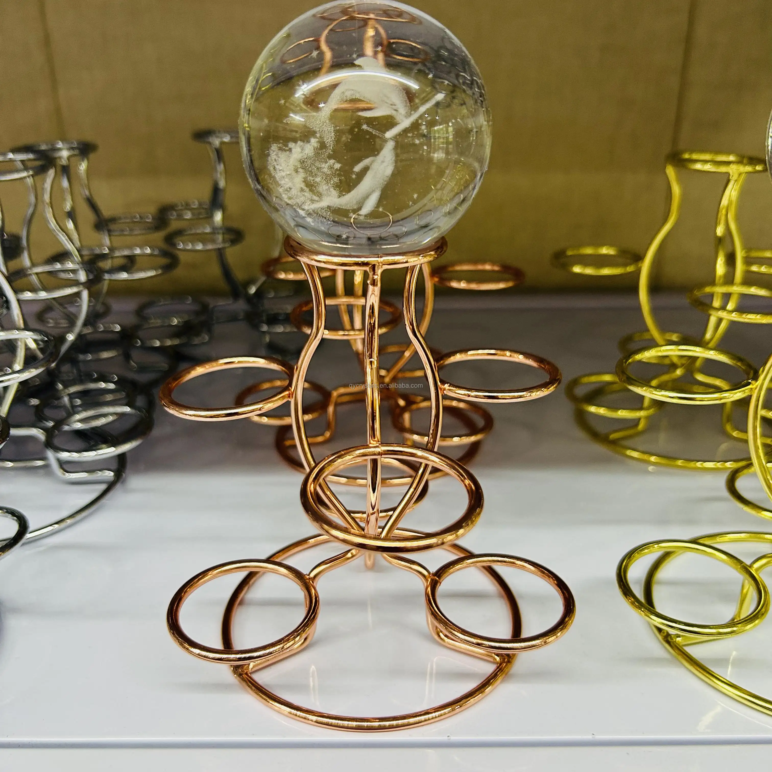 Toptan kristal kuvars küre metal taban küre tutucu ucuz hediyeler için standı