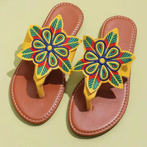 Nouvelles sandales plates pour femmes 2025, style ethnique coloré, grandes sandales de plage à fleurs - Product Image 6