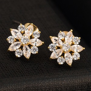 Nouvelle montre à quartz en alliage avec bracelet en acier inoxydable, petit cadran pour femmes, livrée avec boîte et bijoux - Product Image 5