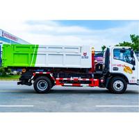 Camion benne SINOTRUK HOWO 4x2 robuste 10T avec bras de levage, chargeur de conteneurs détachable pour le transport de déchets municipaux