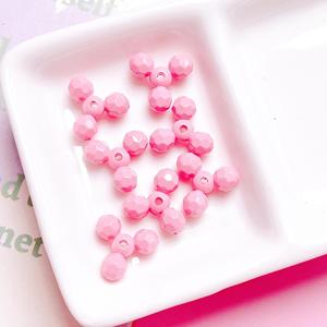 Perles colorées en acrylique laqué à trois pétales facettées pour la création de bracelets de téléphone et d'accessoires de porte-clés - Product Image 6