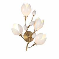 Applique murale élégante en céramique de luxe avec tige en cuivre et lumière incandescente pour une utilisation décorative intérieure moderne dans les salons et les chambres