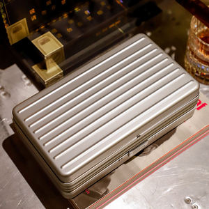 Humidor de voyage en aluminium de luxe personnalisé Guevara, en bois de cèdre, pour 8 cigares, étui à cigares anti-humidité, accessoires pour cigares, coffret cadeau de luxe - Product Image 5