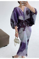 Robe plissée sur mesure style Miyake pour femme, élégante, imprimé violet, manches chauve-souris, longue, tenue de fabricant