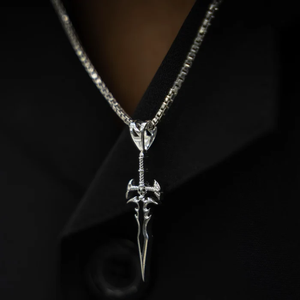 Pendentif Épée Légendaire Excalibur en Zircon, Fabriqué en Argent Sterling de Qualité Supérieure, Finition Plaqué Or 18K, Cadeau d'Inspiration Royale Médiévale - Product Image 4