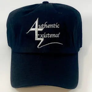 Cappellino Autentico Unisex Regolabile Premium - 100% Cotone, Profilo Basso, Non Strutturato, Nero con Ricamo Argento Liscio - Product Image 1