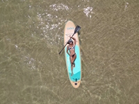En stock planches de sup gonflables planches à pagaie planche à pagaie debout jeu d'eau surf accessoires standard Isup
