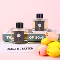 Diffuseur de parfum d'ambiance en verre transparent 100 ml personnalisé en usine avec bâtonnets en rotin noir et boîte de luxe