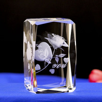 3D Lasergegraveerde Kristallen Rozenkubus Gepersonaliseerd Liefdescadeau Herinneringsgeschenk voor Valentijnsdag, Jubileum, Verjaardag