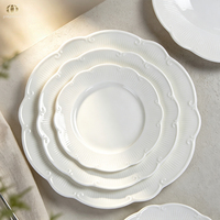 JQY Assiettes élégantes en porcelaine blanche pour restaurants de haute cuisine, hôtels, ensembles de vaisselle, style français, ensembles de vaisselle en céramique