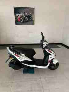 Moto d'<span class=keywords><strong>occasion</strong></span> Yamaha Shangling <span class=keywords><strong>125</strong></span> Prix d'usine Scooters à essence Moto électrique à grande vitesse pour adultes Vélo <span class=keywords><strong>pas</strong></span> <span class=keywords><strong>cher</strong></span> - Product Image 3