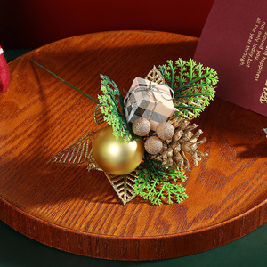 Ramo artificiale di pino con decorazioni verdi, ghirlanda, accessori natalizi, ramoscelli di fiori finti - Product Image 3