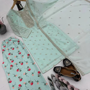 Ensemble 3 pièces de créateur Salwar Kameez en Faux Georgette, broderie et travail de sequins, poignets richement ornés, infroissable, décontracté, toutes saisons - Product Image 1