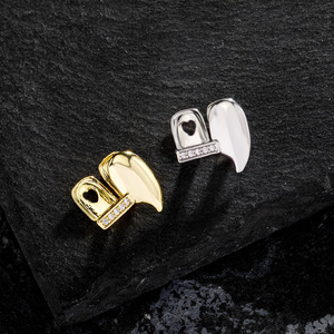 Grilles canines Zircon dentaire préfabriquées plaqué or 2 dents supérieures diamants zircone cubique Premium K9 dents en métal en laiton <span class=keywords><strong>Vampire</strong></span> Grillz - Product Image 4