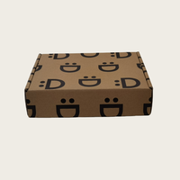 Boîte d'expédition rectangulaire personnalisée en carton ondulé brun kraft recyclé et verni pour cosmétiques, chaussettes, fourrures