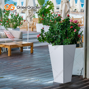 Jardinière en acier Corten avec finition galvanisée et design carré, esthétique moderne pour les jardins urbains et une utilisation intérieure/extérieure - Product Image 6