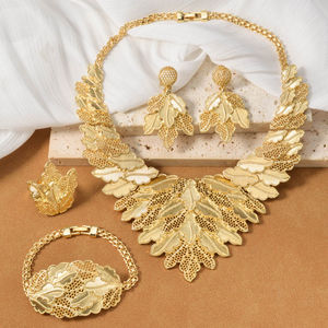 Ensemble de bijoux fantaisie plaqué or 18 carats en cuivre avec zircon, collier, bracelet, bague et boucles d'oreilles - Product Image 3