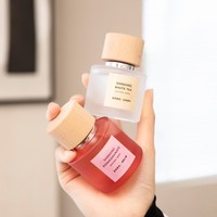 Vente en gros d'usine, flacon de parfum en verre de haute qualité de 50 ml, nouveau design, bouchon en bois, emballage de boîte