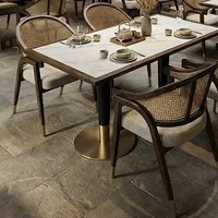 Ensemble de table et chaises de salle à manger en rotin durable de conception européenne moderne pour usage en restaurant
