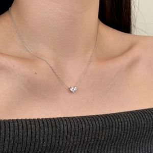 Collares con Colgante de Corazón Pequeño en Plata S925 con Baño de Rodio y Oro de 18K, Diseño Minimalista Dylam, Joyería de Moda con Circonia 5A - Product Image 5
